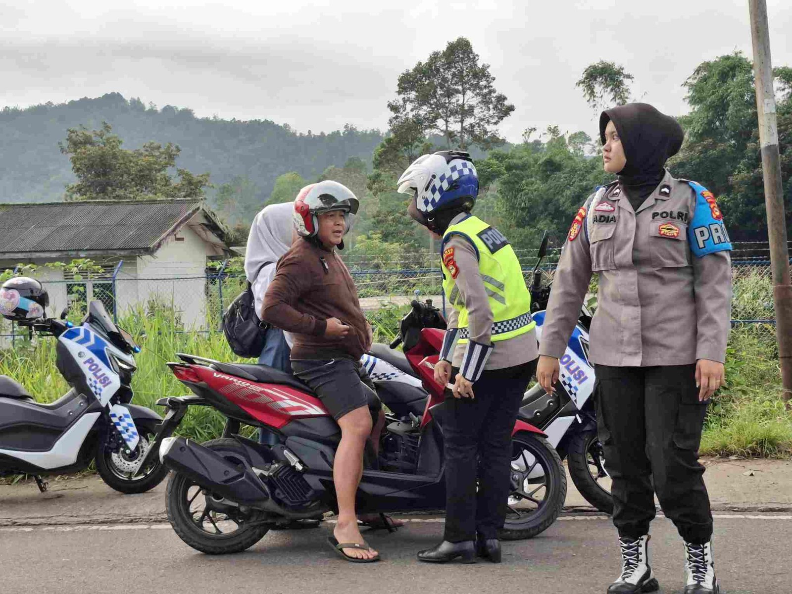 Polres Pagaralam melaksanakan patroli pagi di Tegurwangi, Dempo Utara, dalam rangka Operasi Keselamatan Musi 2025. (Foto: Mukhlis Sutiono)