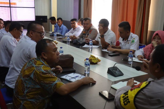 Polres PALI mengadakan rapat koordinasi yang melibatkan berbagai elemen pemerintahan dan masyarakat, Rabu (12/2/2025).