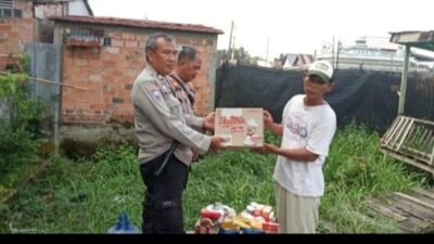 Ini Bentuk Keduli Polsek Kertapati Kepada Warga Terdampak Rumah Roboh di Kemang Agung. (Foto: Polsek Kertapati)