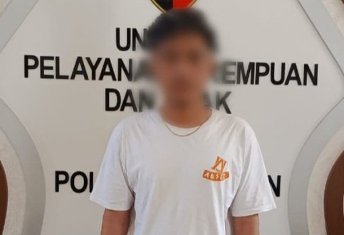 Seorang pria berinisial DAP (22) ditangkap polisi karena diduga melakukan tindak pidana kekerasan seksual begal payudara di Jl. Raya Pertanian, Ngemplak, Sleman. (Foto : Satreskrim Polresta Sleman)