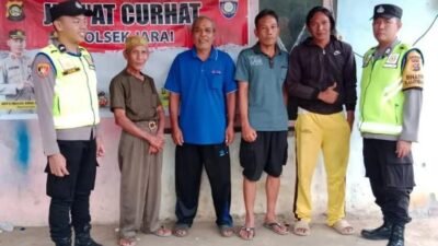 Polsek Jarai menggelar kegiatan "Jumat Curhat" di Desa Gunung Kaya, Kecamatan Jarai, Kabupaten Lahat. Dalam kegiatan ini, warga menyampaikan aspirasi, termasuk usulan layanan SIM keliling.
