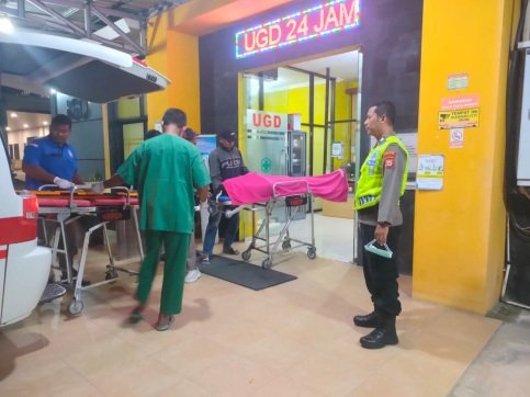 Dean Pratama Restu Wijaya (25), saat dievakuasi ke rumah sakit. (Foto : Polres Bantul)