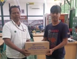 Asosiasi Pekerja Pemulung Dapat Sumbangan Buku Bacaan
