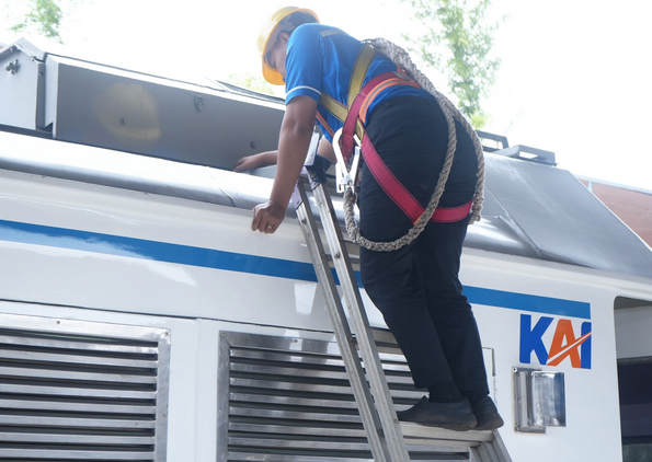 PT Kereta Api Indonesia (Persero) Divisi Regional III Palembang terus meningkatkan kualitas layanan dengan mengoptimalkan kebersihan stasiun dan rangkaian kereta.