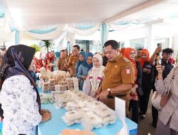 HUT Ke-18 Kelurahan Kedondong Raye, Bupati Askolani dan Nabila Askolani Buka Bazar Kurma serta Khitan Massal