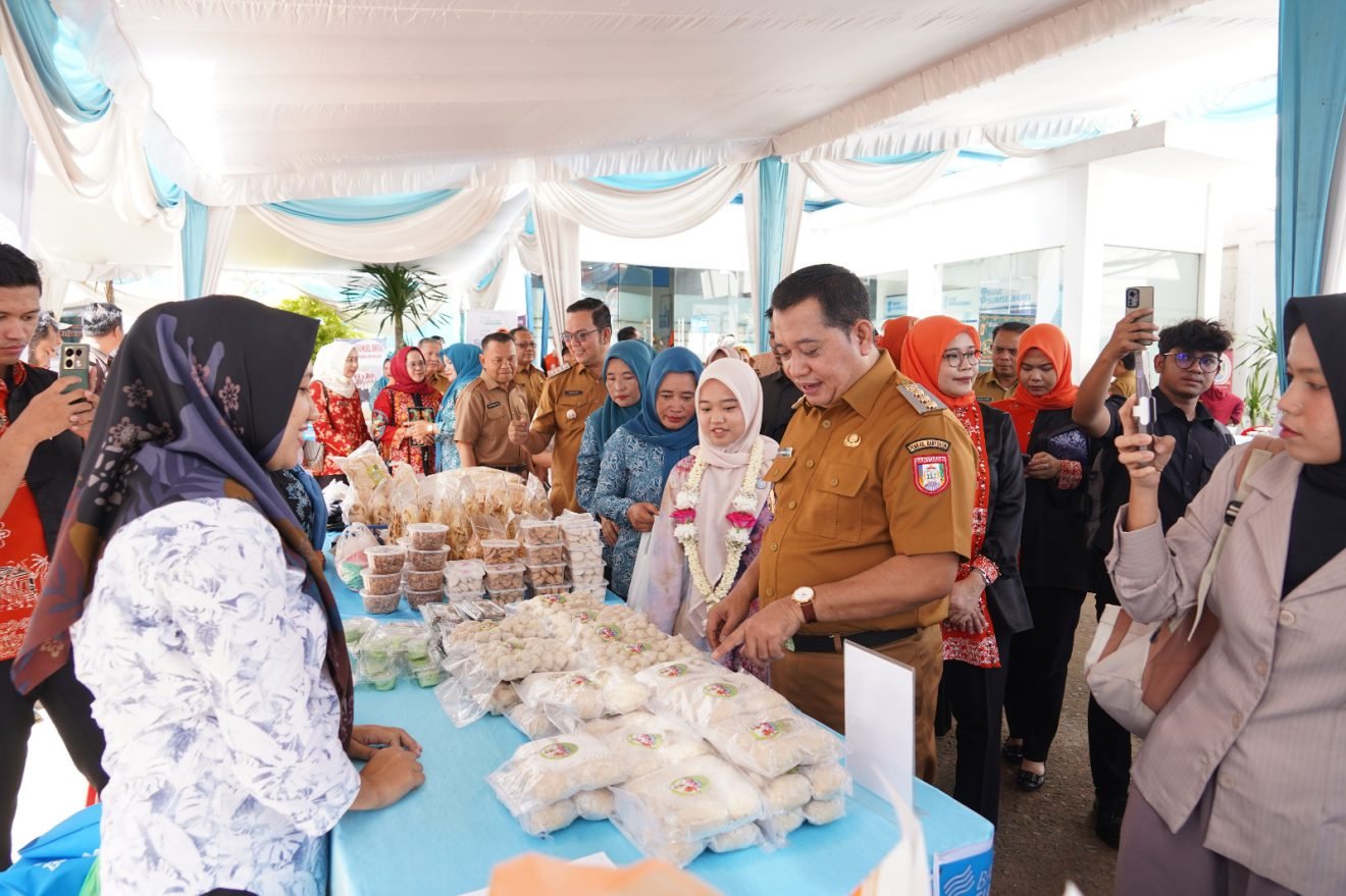 Bupati Askolani dan Nabila Askolani Buka Bazar Kurma serta Khitan Massal