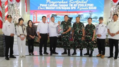 Gubernur Herman Deru Dampingi Menteri ATR/BPN Serahkan Sertifikat Puslatpur