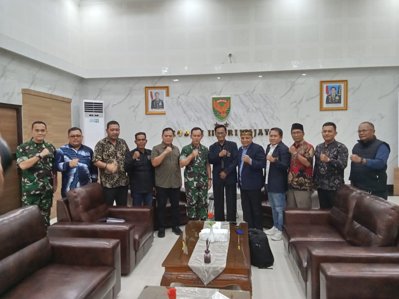 Persatuan Wartawan Indonesia (PWI) Sumatera Selatan diterima pangdam II Sriwijaya Mayjen TNI Ujang Darwis di Markas Kodam II SWj