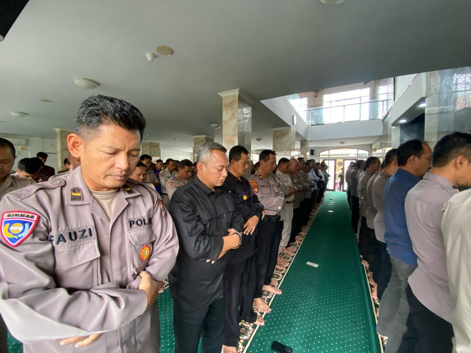Polda DIY Gelar Salat Gaib Untuk Tiga Anggota Polri yang Gugur Dalam Tugas di Way Kanan, Lampung. (Foto : Polda DIY)