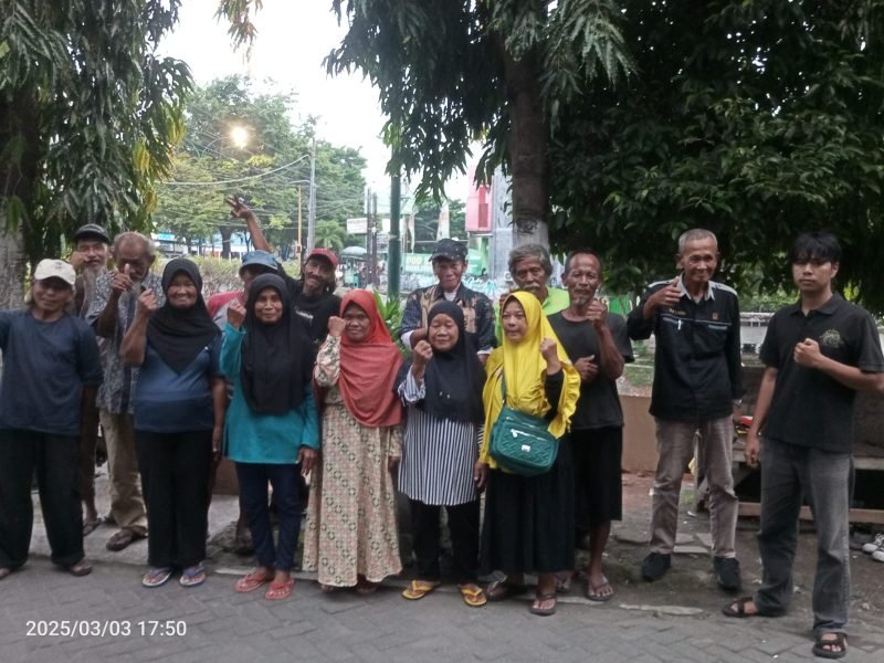 Para pemulung yang ikuti kegiatan Bukber, didalam wadah Asosiasi Pekerja Pemulung DIY. (Foto : APPD)