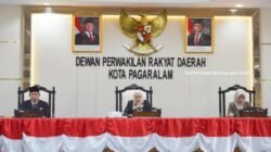 Ketua DPRD Kota Pagar Alam, Jenni Shandiyah, membuka Rapat Paripurna V DPRD Kota Pagar Alam untuk membahas LKPJ Wali Kota Tahun Anggaran 2024. Pembahasan ini melibatkan seluruh unsur legislatif dan eksekutif.