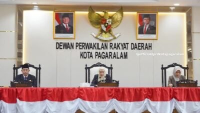 Ketua DPRD Kota Pagar Alam, Jenni Shandiyah, membuka Rapat Paripurna V DPRD Kota Pagar Alam untuk membahas LKPJ Wali Kota Tahun Anggaran 2024. Pembahasan ini melibatkan seluruh unsur legislatif dan eksekutif.