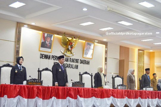 Walikota Pagar Alam Ludi Oliansyah melaporkan kenaikan Pendapatan Asli Daerah (PAD) dalam LKPJ 2024 yang disampaikan ke DPRD. Laporan ini menjadi bahan evaluasi kinerja pemerintah daerah.