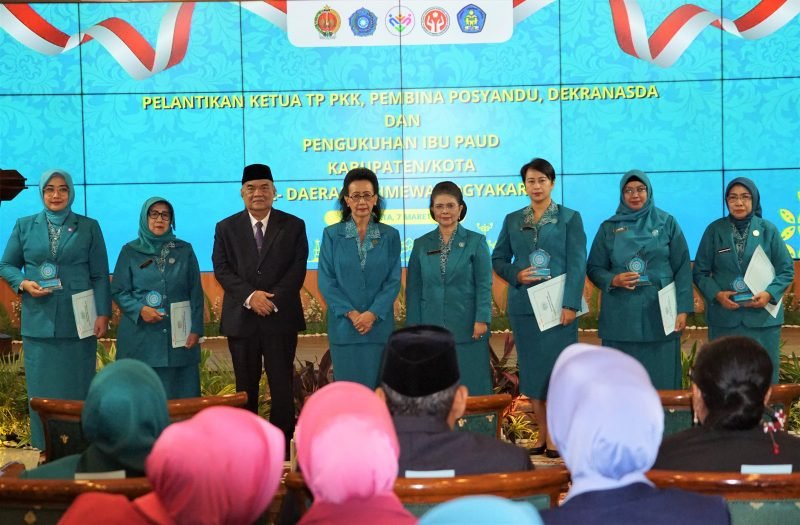 Foto bersama setelah pelantikan Ketua TP PKK di DIY. (Foto : Pemko Yogyakarta)