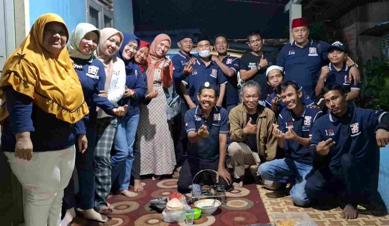 Suasana silahturahmi dan buka puasa serta sholat taraweh dengan anggota PAS se Sumsel di sekretariat DPD PAS Sumsel, Minggu (9/3/2025). 