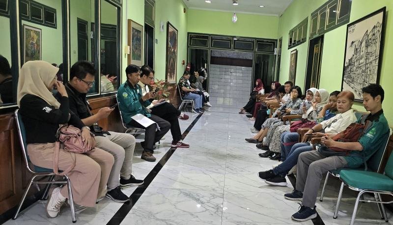 Antusiasme masyarakat Kota Yogya yang ingin memanfaatkan layanan open house Wali Kota Yogya, Hasto Wardoyo. (Foto : Pemko Yogya)
