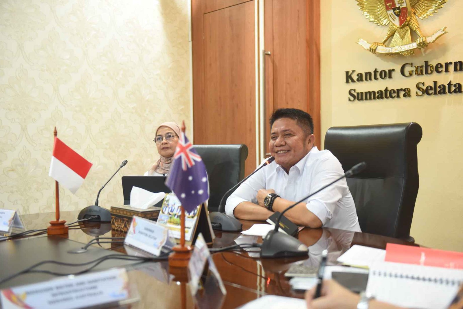 Gubernur Sumatera Selatan (Sumsel) H Herman Deru menerima audiensi Minister Counsellor, Ekonomi, Investasi, dan Infrastruktur Australian Embassy Jonathan Gilbert