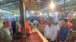 Menjelang Hari Raya Idul Fitri 1446 H/2025M, Bupati Serdang Bedagai (Sergai) H. Darma Wijaya memimpin inspeksi mendadak (sidak) ke pasar