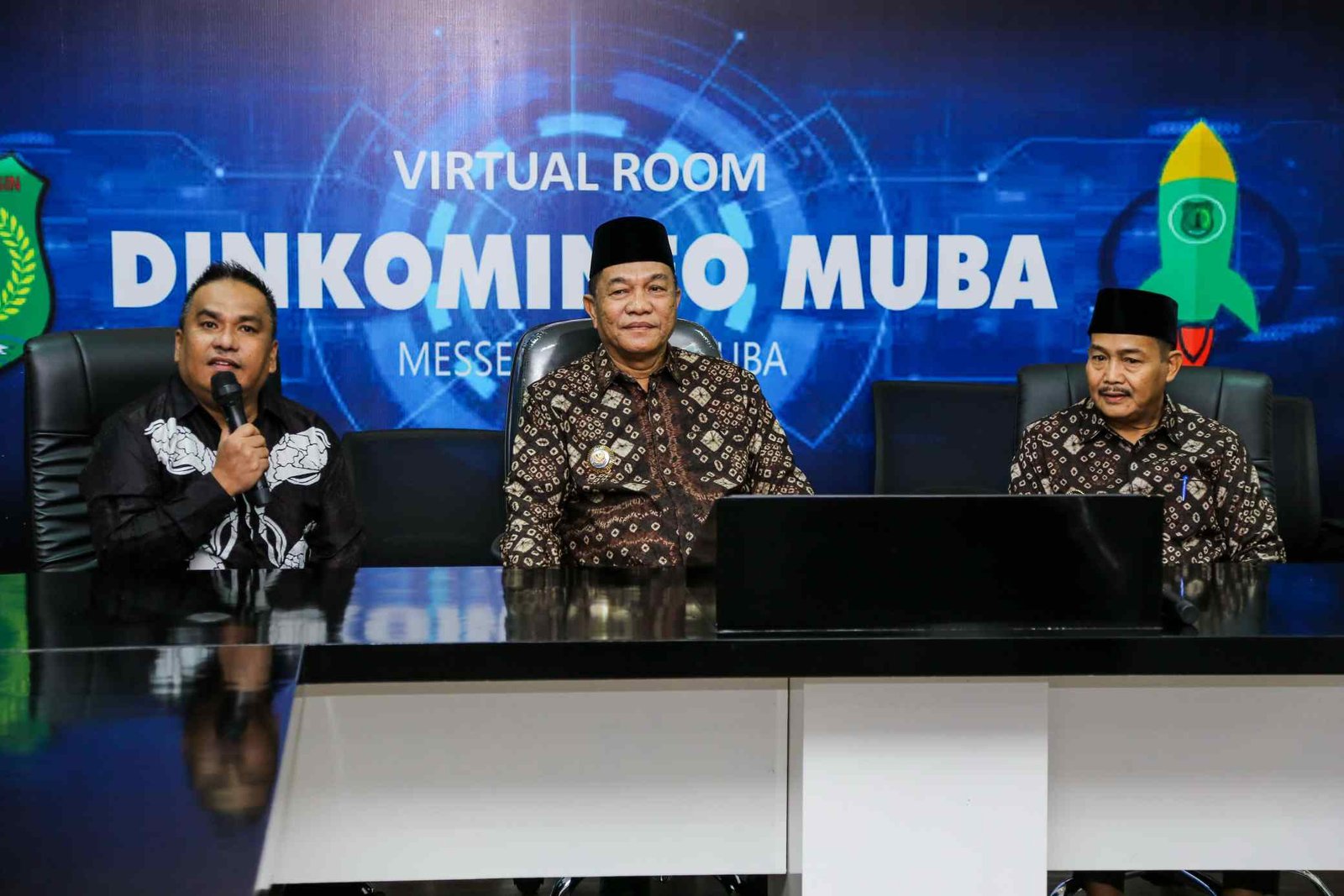 Bupati Muba, HM Toha (tengah) saat podcast di Kominfo Muba
