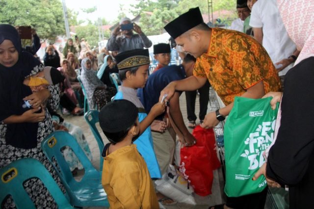 Wakil Bupati Serdang Bedagai (Wabup Sergai) H. Adlin Tambunan menghadiri acara santunan anak yatim
