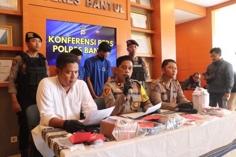 Racik Bubuk Petasan, 2 Pelajar SMK di Bantul Ditangkap Polisi: Beli Bahan Lewat Online, Belajar via YouTube. (Foto : Polres Bantul)