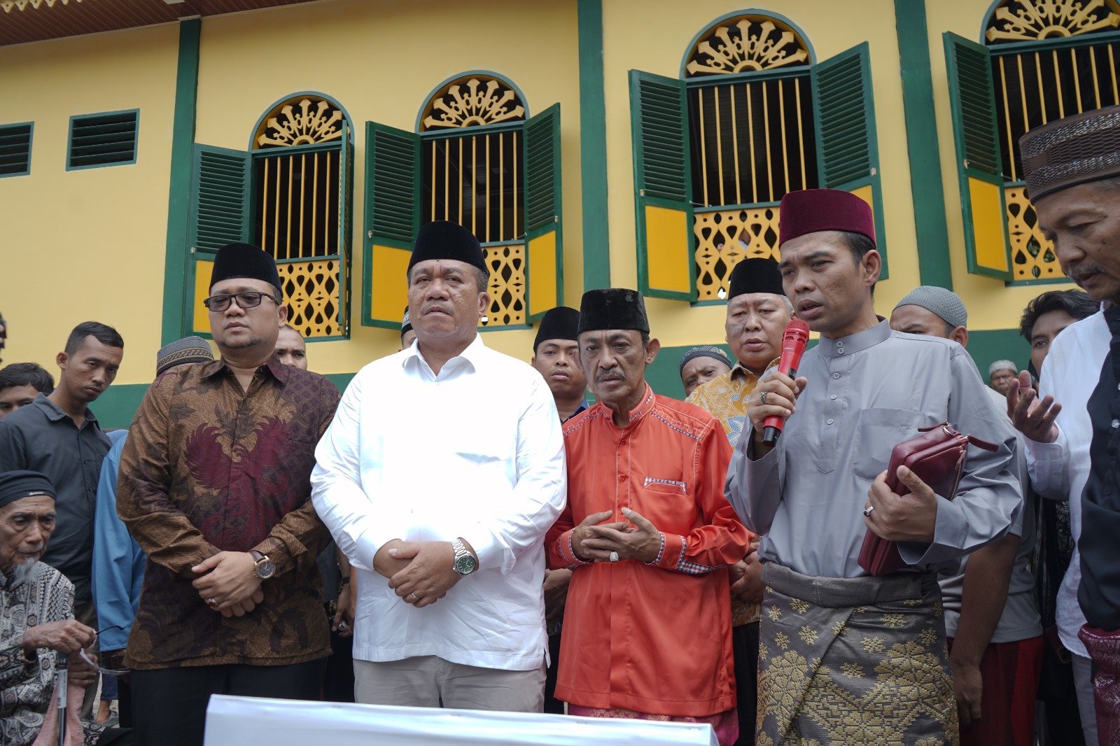 Bupati Asahan saat meresmikan Rumah Replika Ghumah Bosa Tuan Syech Silau
