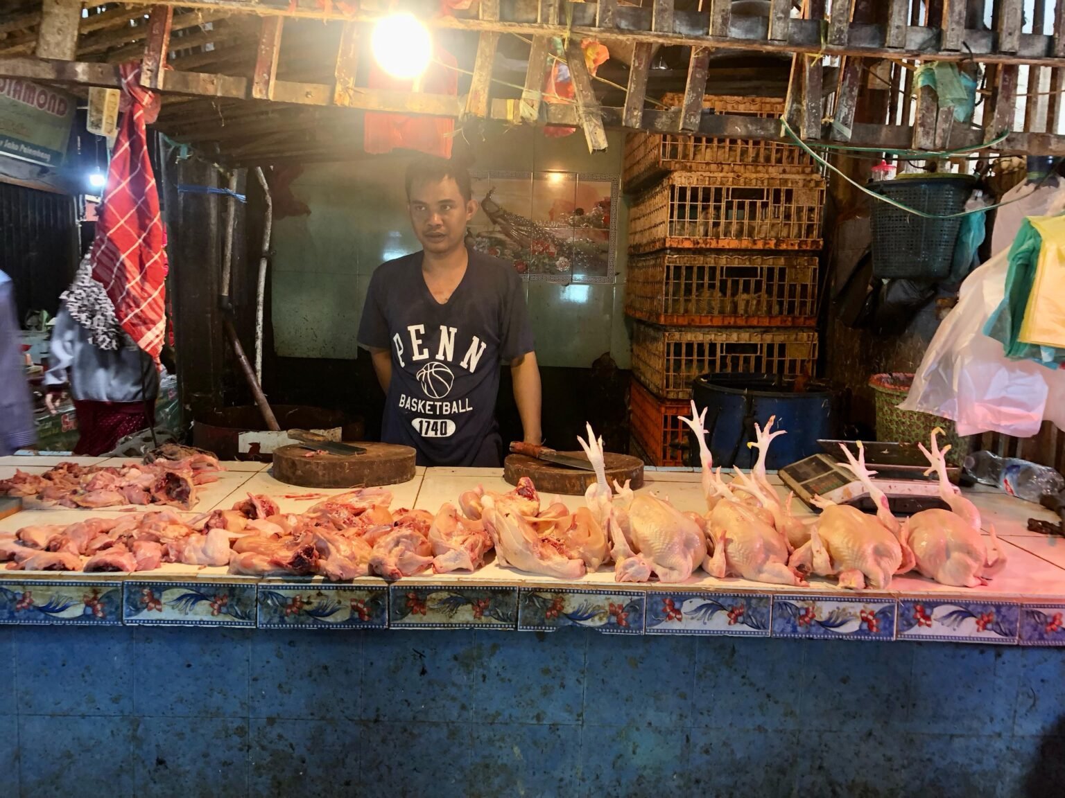 Pedagang ayam di Pasar Palembang