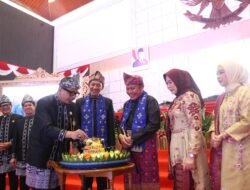 Gubernur Herman Deru Bersama Ketua TP PKK Sumsel Feby Deru Hadiri Paripurna HUT Kabupaten Pali ke-12 Tahun 2025