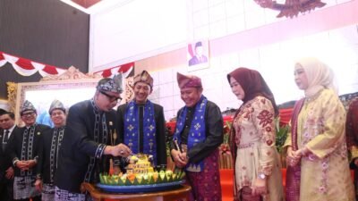Gubernur Herman Deru Bersama Ketua TP PKK Sumsel Feby Deru Hadiri Paripurna HUT Kabupaten Pali ke-12 Tahun 2025