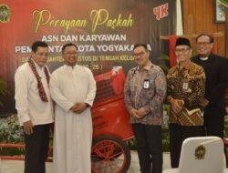 Pada Paskah Pemkot Yogyakarta, Wali Kota Hasto Terima Sumbangan Gerobak Sampah