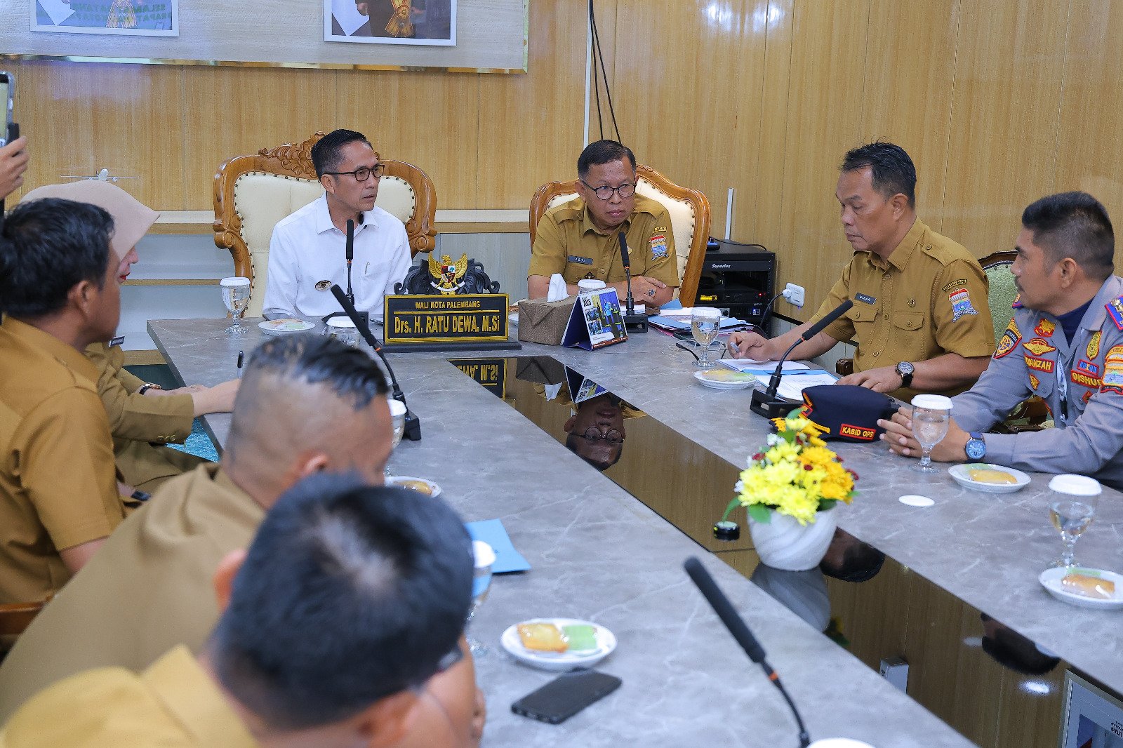 Wali Kota Ratu Dewa saat rapat evaluasi bersama jajaran Dinas Perhubungan (Dishub) di Ruang Rapat Lantai 8 Setda Kota Palembang, Selasa (29/4/2025).