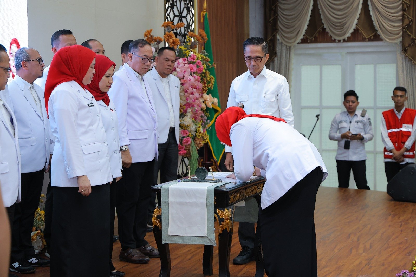 Wali Kota Ratu Dewa Hadiri Pelantikan Pengurus PMI Kota Palembang Masa Bhakti 2025-2030