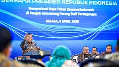 Presiden Prabowo Subianto membuka Sarasehan Ekonomi yang digelar di Menara Mandiri, Jakarta, pada Selasa, 8 April 2025. (Foto: BPMI Setpres)