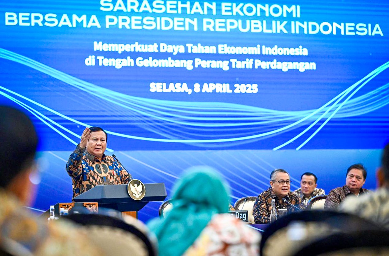 Presiden Prabowo Subianto membuka Sarasehan Ekonomi yang digelar di Menara Mandiri, Jakarta, pada Selasa, 8 April 2025. (Foto: BPMI Setpres)