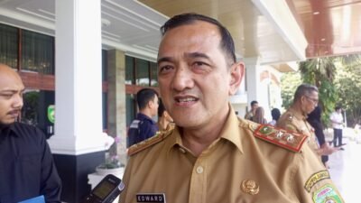 Sekretaris Daerah (Sekda) Sumatera Selatan, Edward Candra saat diwawancari pada, Selasa (8/4/2025).