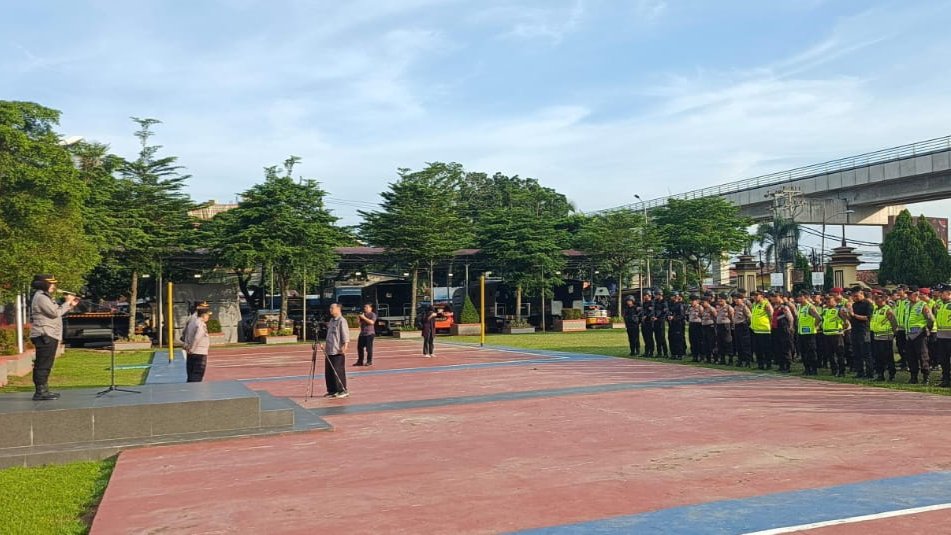 Polrestabes Palembang melakukan giat apel pengamanan RI 1, Selasa (22/4/2025), sore.