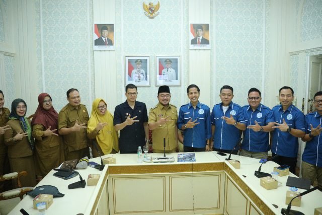 Wakil Wali Kota Palembang Prima Salam menerima audiensi Dewan Pengurus Wilayah Gerakan Ekonomi Kreatif Nasional