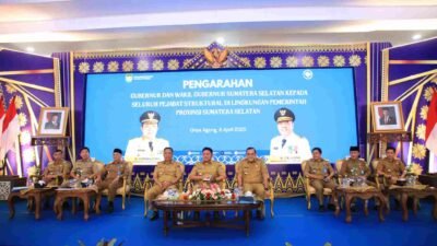 Gubernur Sumatera Selatan (Sumsel) Herman Deru dan Wakil Gubernur (Wagub) H Cik Ujang memberikan pengarahan kepada jajaran pejabat eselon di lingkup Pemprov Sumsel