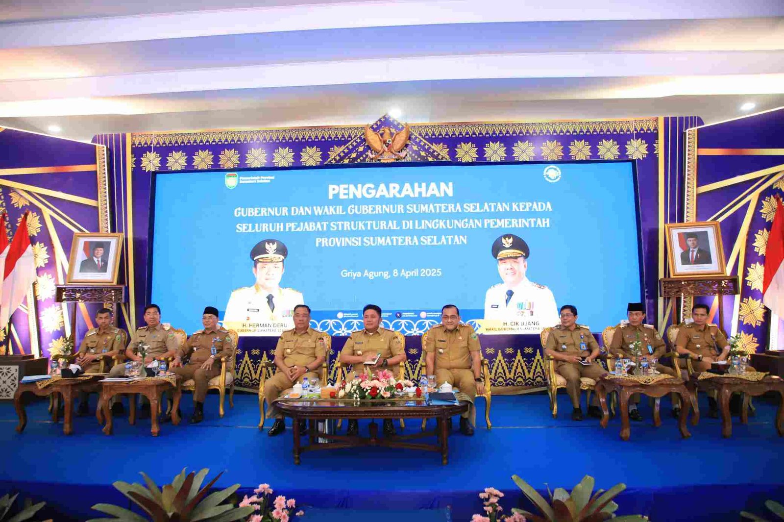 Gubernur Sumatera Selatan (Sumsel) Herman Deru dan Wakil Gubernur (Wagub) H Cik Ujang memberikan pengarahan kepada jajaran pejabat eselon di lingkup Pemprov Sumsel