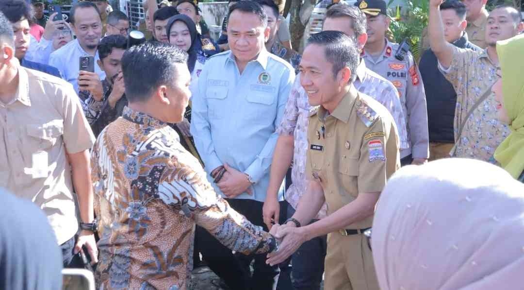 Menteri Wihaji Tinjau Pemberian Makanan Bergizi di Palembang