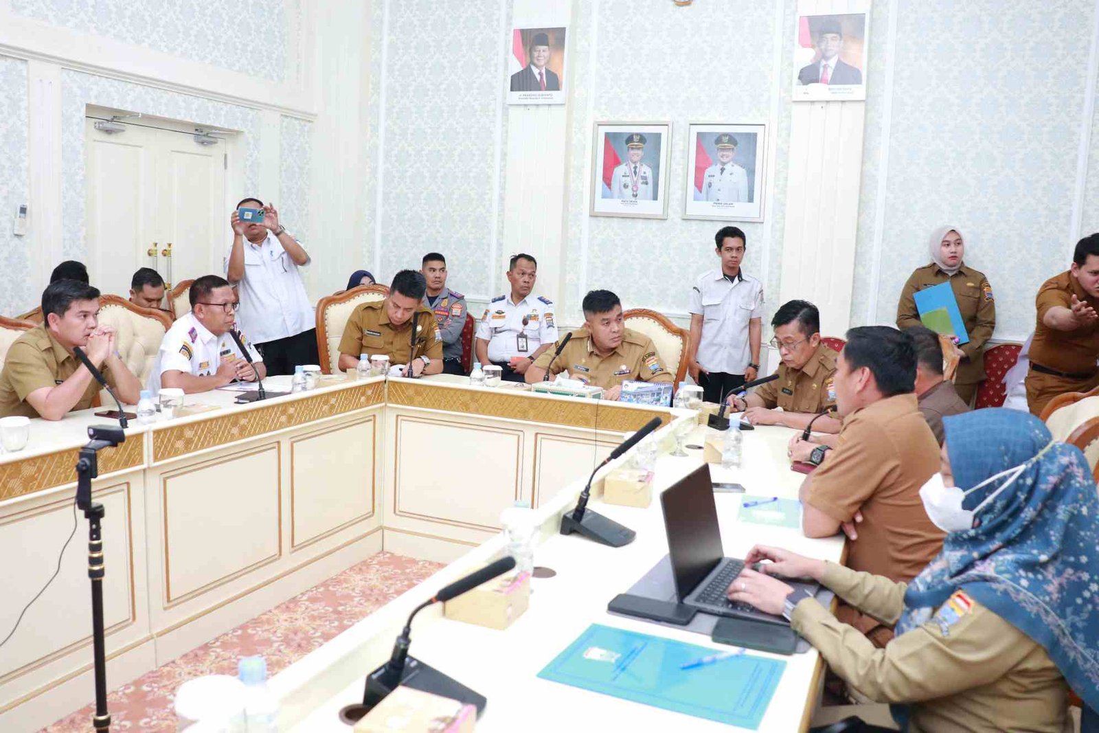 Sekretaris Daerah Kota Palembang, Aprizal Hasyim, dalam rapat tindak lanjut penataan wajah kota, Senin (21/4/2025). 