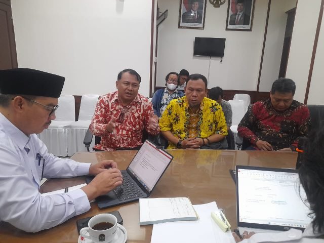 Wali kota Yogyakarta Hasto Wardoyo saat menerima kunjungan Forum Komunikasi Pemuda Mergangsan, di Balai Kota. (Foto : FKPM)