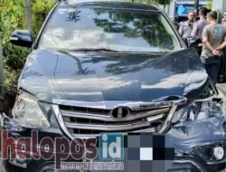 Sebuah Mobil Menabrak Beberapa Kendaraan, TKP Berdekatan Pintu Palang Perlintasan Kereta Api