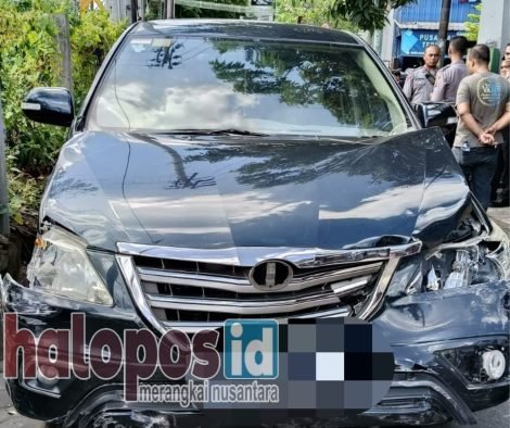 Kendaraan mobil yang dikemudikan SAR, mengalami rusak sesudah menabrak beberapa kendaraan di Jalan Timoho, Yogyakarta. (Foto : Unit Laka Satlantas Polresta Yogyakarta)