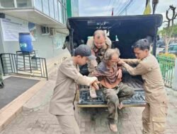 Satpol PP OI Sigap Tanggap Peduli Orang Terlantar