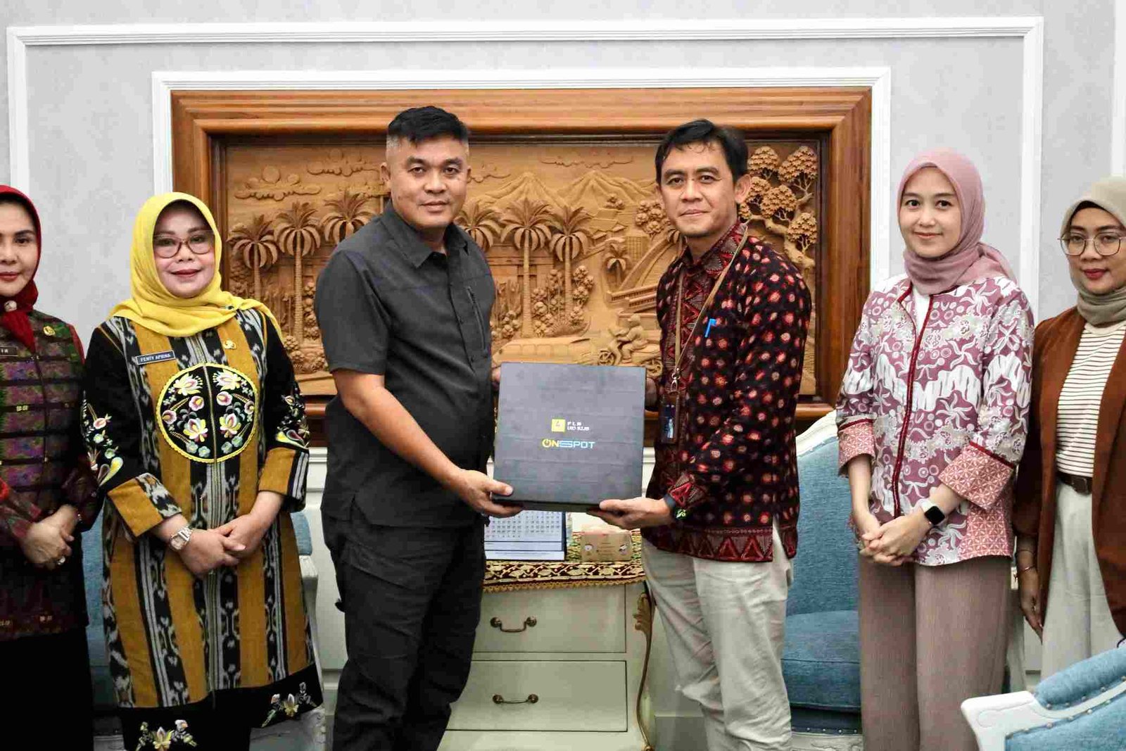 Sekda kota Palembang saat audiensi dengan Senior Manager Komunikasi Umum PLN UID WS2JB