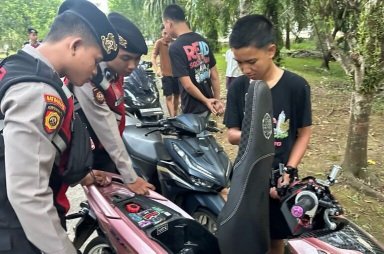 Personel Patroli Samapta Polres Muara Enim menjumpai Sekelompok remaja sedang berkumpul di area Masjid Babusalam kawasan Islamic Center Muara Enim