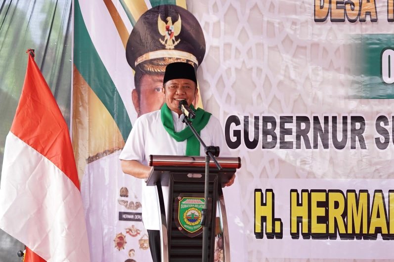 Gubernur Herman Deru saat meresmikan Masjid Agung Al-Huda Desa Tugu Agung Lempuing OKI
