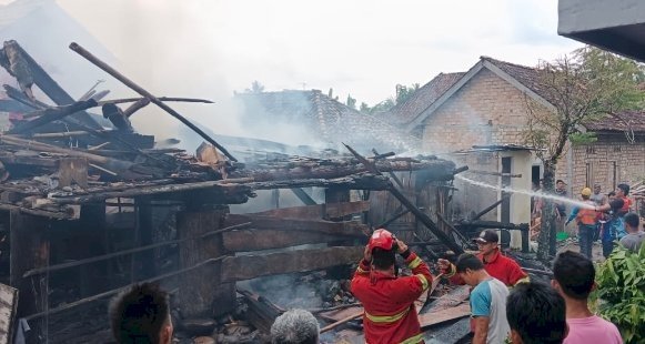 Rumah Panggung Warga Tanjung Agung Hangus di Lalap Sijago Merah