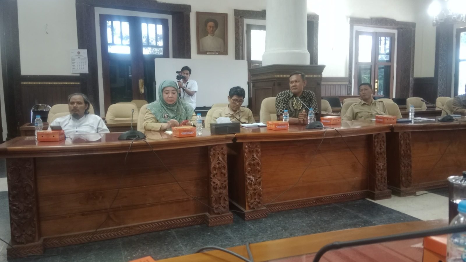 LPKSM Rajawali Mas saat beraudiensi dengan Komisi D DPRD DIY. (Foto : Simon)